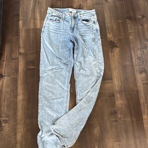 The “Relaxed Noella” Paige women’s jeans